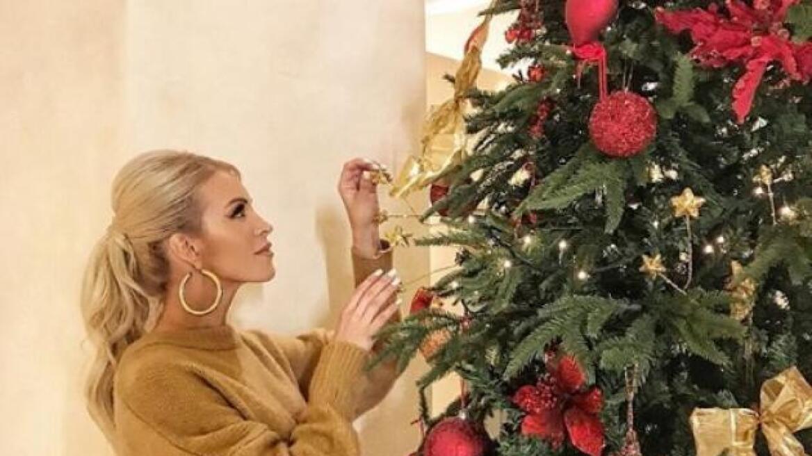 Κατερίνα Καινούργιου: Το εντυπωσιακό χριστουγεννιάτικο δέντρο και το μήνυμά της