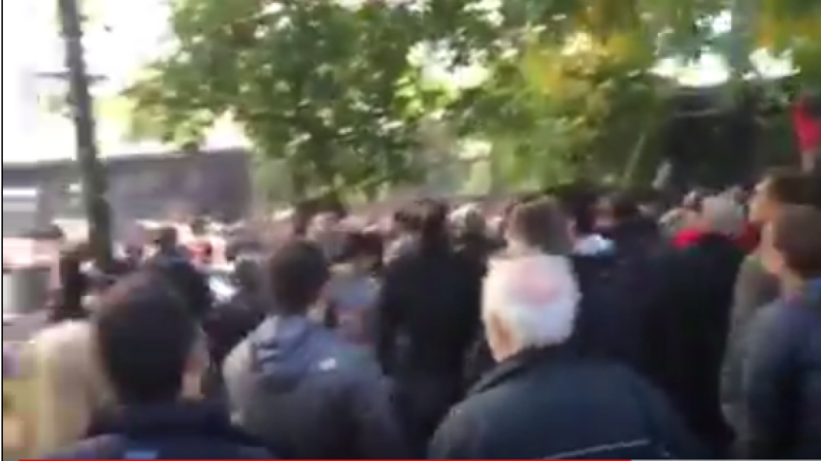 Communist party union members clash with police outside PM’s residence (videos)