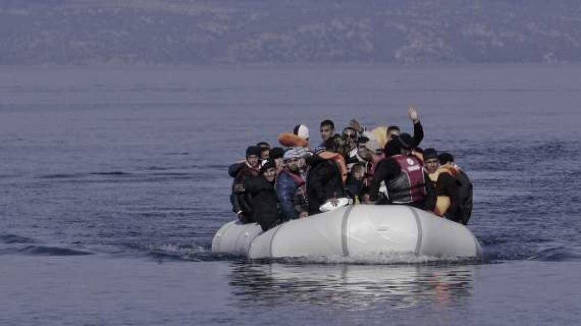 Χίλιοι πρόσφυγες και μετανάστες αναχωρούν από τα νησιά για άγνωστο... προορισμό 