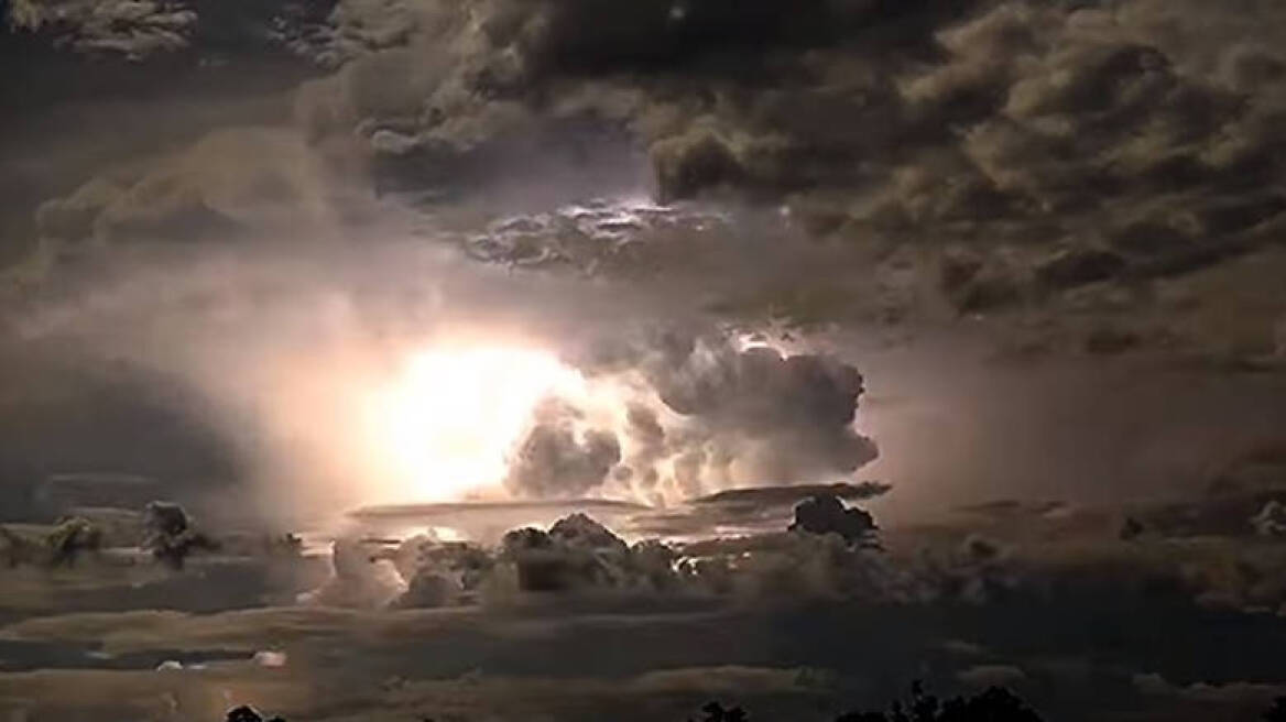 Μοναδικό βίντεο με τροπική καταιγίδα στην Αυστραλία