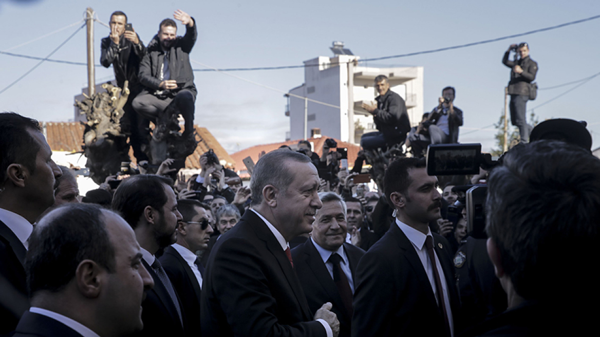 Ο Ερντογάν στην Κομοτηνή: «Άλλα συμφωνήσαμε κ. πρόεδρε» του είπε ο υφυπουργός Εξωτερικών