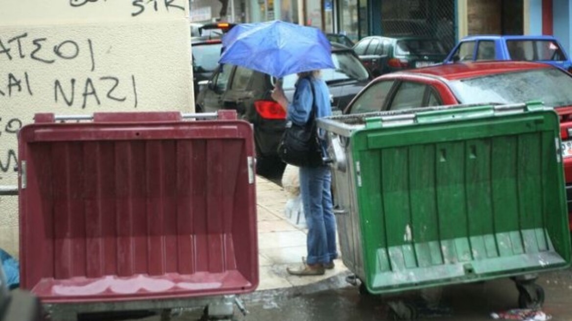 «Νέρωνας» πυρπόλησε κάδους ανακύκλωσης στη Λάρισα