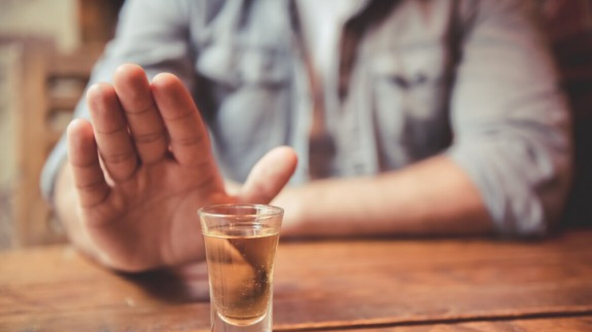 Τι συμβαίνει στο σώμα σου όταν σταματήσεις να πίνεις αλκοόλ;