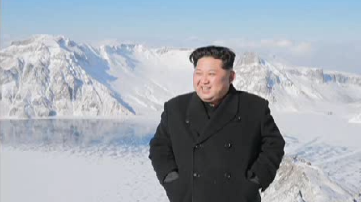Ο Κιμ Γιονγκ Ουν «αναρριχήθηκε» στο ψηλότερο βουνό της Βόρειας Κορέας