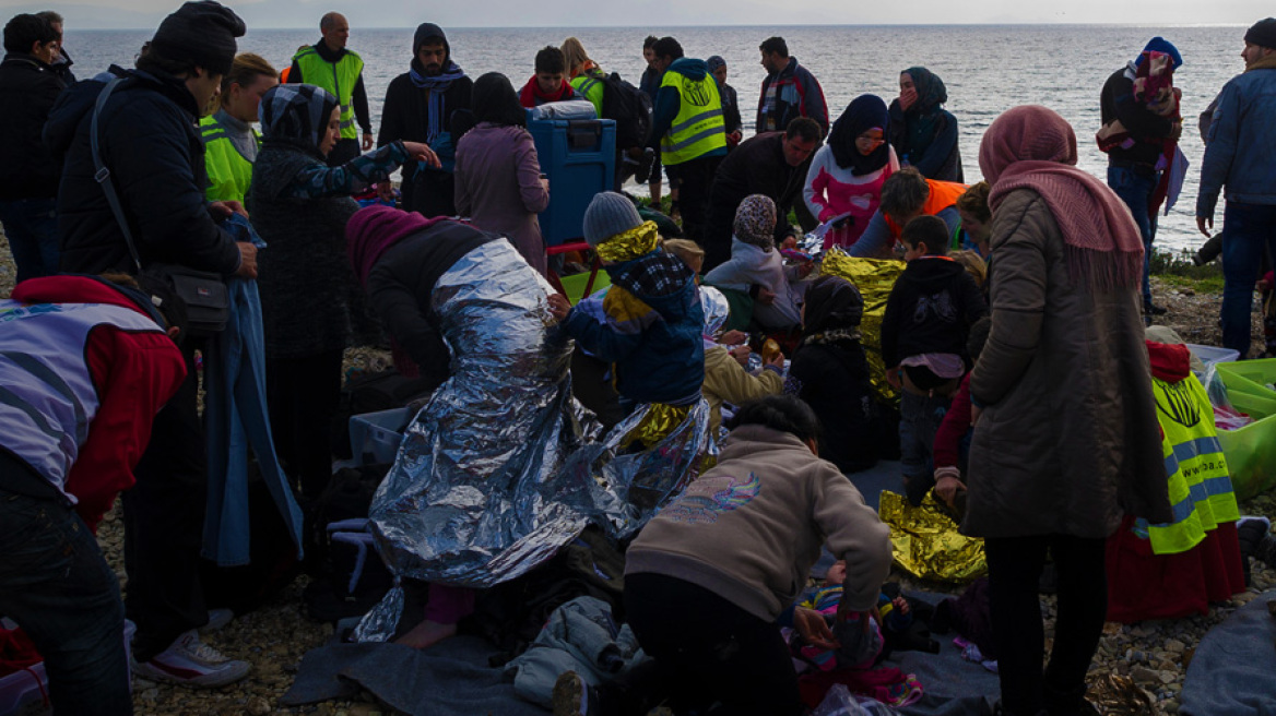 Guardian: «Βόμβα» Τουσκ για κατάργηση της υποχρεωτικής υποδοχής προσφύγων από χώρες της ΕΕ