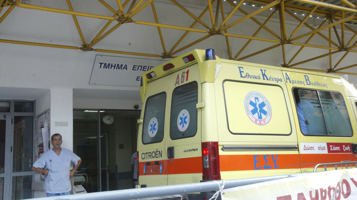 Κρήτη: Οι καπνοί ακινητοποίησαν το ασθενοφόρο καθ οδόν για το νοσοκομείο
