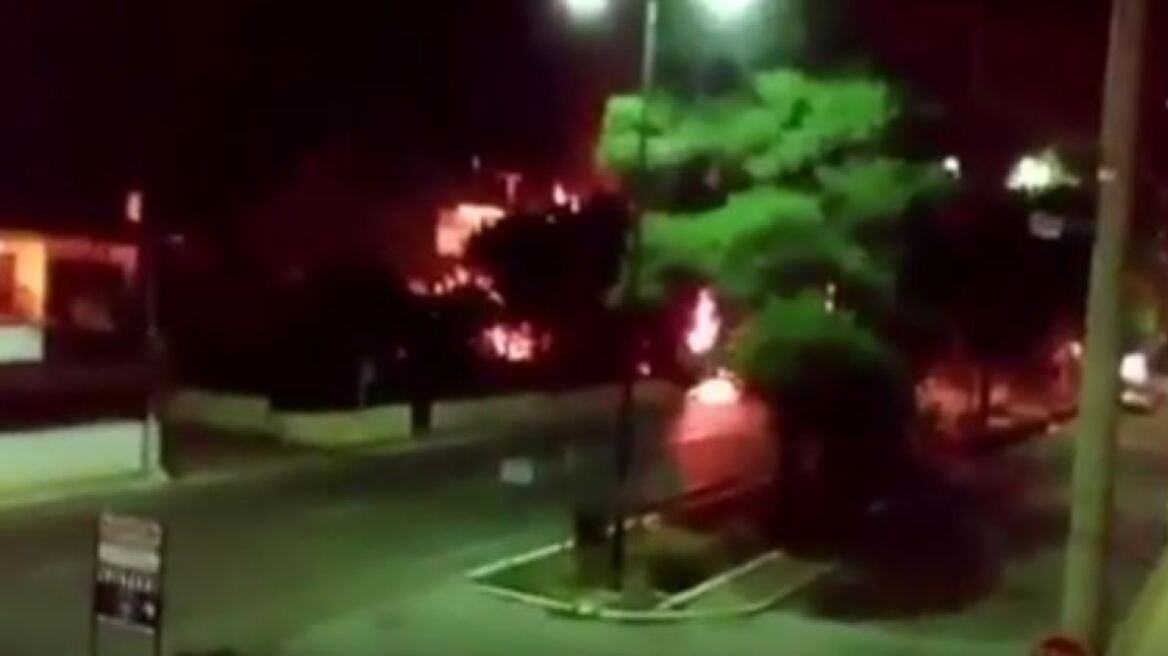 Βίντεο: Τα πρώτα λεπτά μετά την έκρηξη από μασούρι δυναμίτιδας στο βενζινάδικο στην Ανάβυσσο