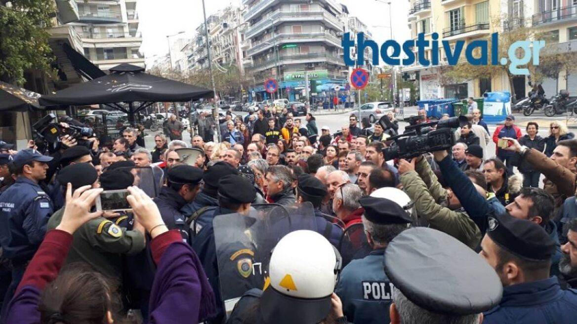 Θεσσαλονίκη: Ένταση μεταξύ συμβασιούχων ΟΤΑ και ΜΑΤ στο Μακεδονίας-Θράκης