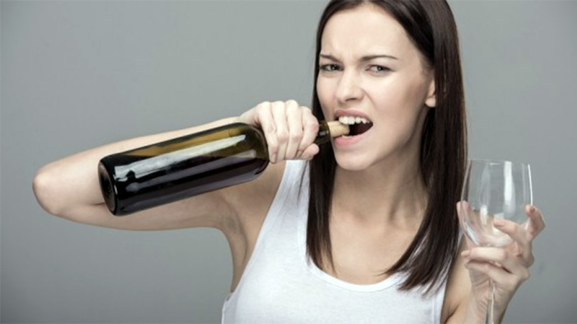 5 τρόποι να ανοίξεις το κρασί χωρίς ανοιχτήρι