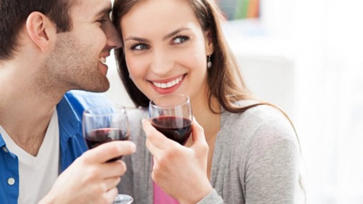 Έρευνα: Το μέγεθος του ποτηριού επηρεάζει πόσο κρασί πίνουμε;