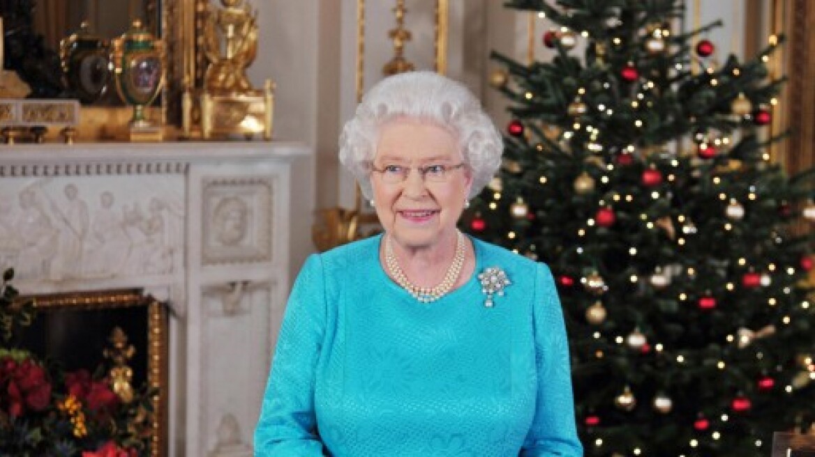 Τι δώρο κάνει η βασίλισσα Ελισάβετ στους υπαλλήλους της κάθε Χριστούγεννα;