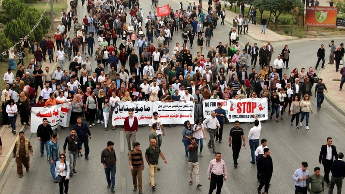 Ιράκ: Διαδηλωτές πυρπόλησαν τις έδρες των κυριότερων κομμάτων του Ιρακινού Κουρδιστάν	