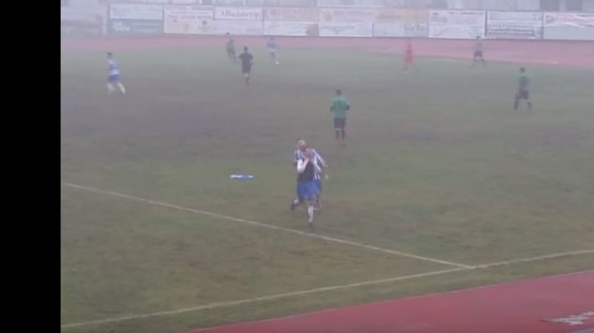 Επικό βίντεο: Ποδοσφαιριστής στη Νάουσα πανηγύρισε για γκολ που... δεν μπήκε!