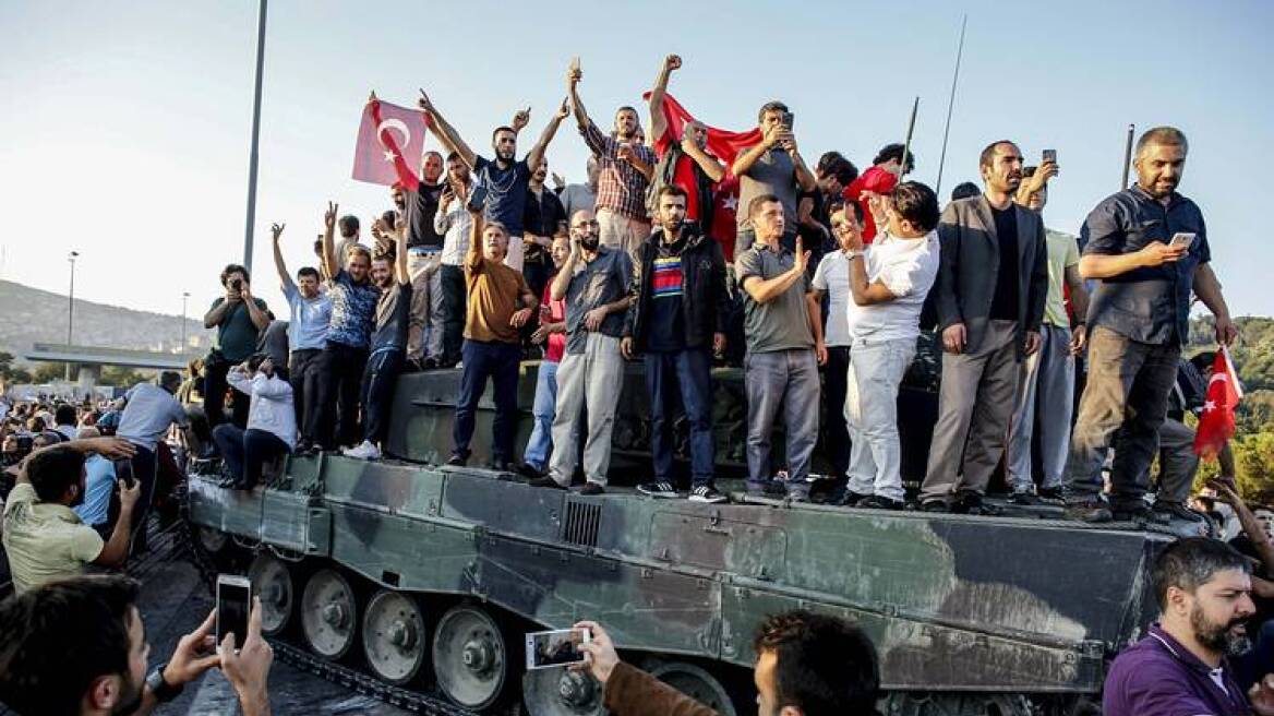 Τουρκία: Σε ισόβια καταδικάστηκαν 15 πραξικοπηματίες στρατιωτικοί