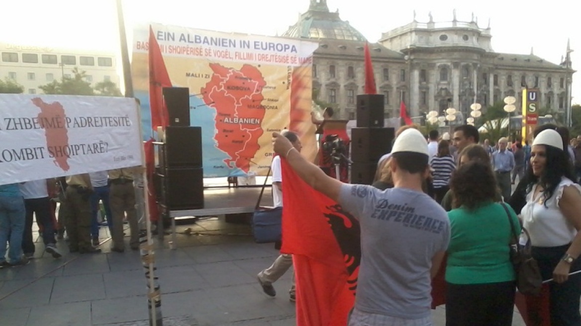 Διαμαρτύρονται οι Τσάμηδες για τα ελληνικά στρατιωτικά νεκροταφεία στην Αλβανία
