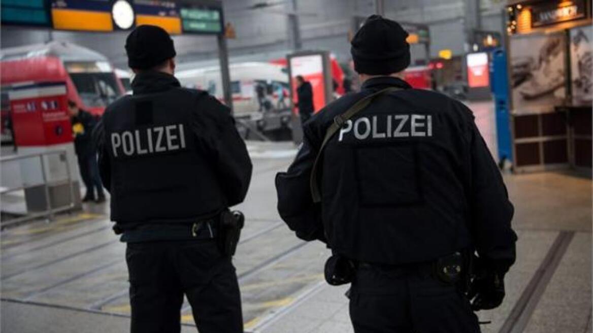 Γερμανία: Πάνοπλοι αστυνομικοί έξω από τους καθεδρικούς ναούς