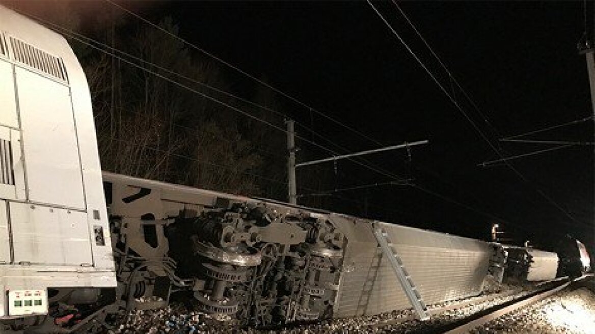 Σύγκρουση τρένων στην Αυστρία: Τουλάχιστον 8 τραυματίες