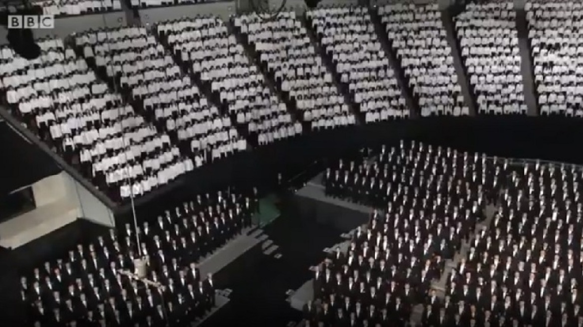 Ιαπωνία: Χορωδία 10.000 ατόμων τραγουδά το τραγούδι των Χριστουγέννων