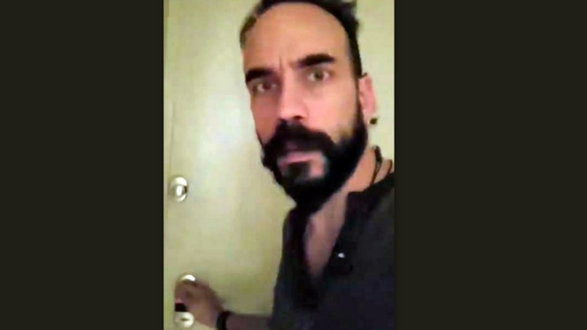 Πάνος Μουζουράκης: Κατέγραψε τις αντιδράσεις των παιδιών που του χτύπησαν την πόρτα για τα κάλαντα 