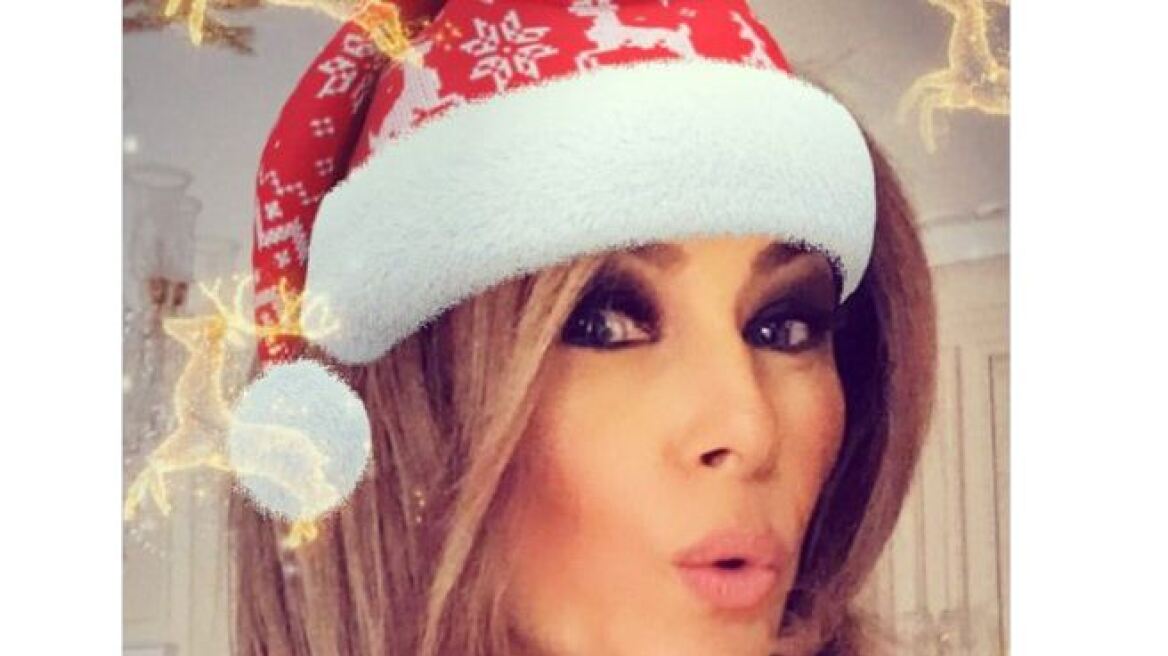 Η Μελάνια Τραμπ βγάζει «σέλφι» στο Snapchat και μας εύχεται «Καλά Χριστούγεννα»