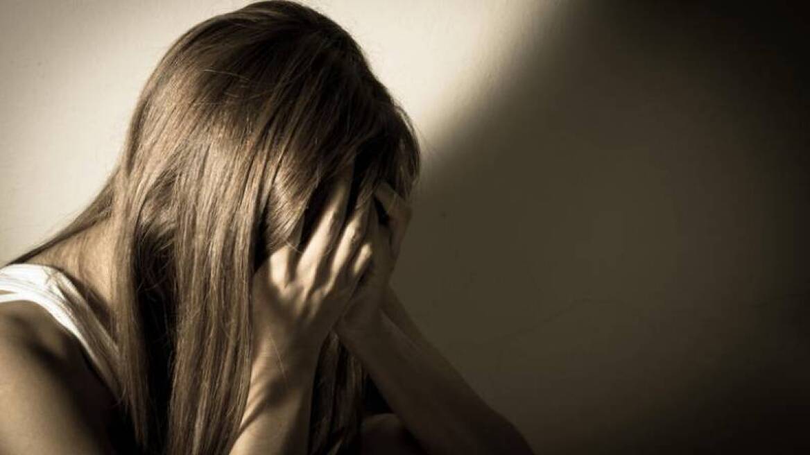 Καταγγελία σοκ στην Καλαμάτα: 15χρονη έπεσε θύμα βιασμού από 17χρονο σε καφετέρια
