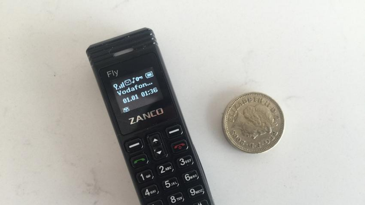 Το μικρότερο κινητό τηλέφωνο του κόσμου έχει μέγεθος αντίχειρα	