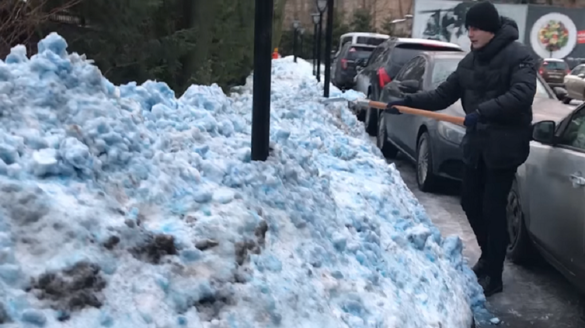 Βίντεο: Μπλε χιόνι σκέπασε την Αγία Πετρούπολη!