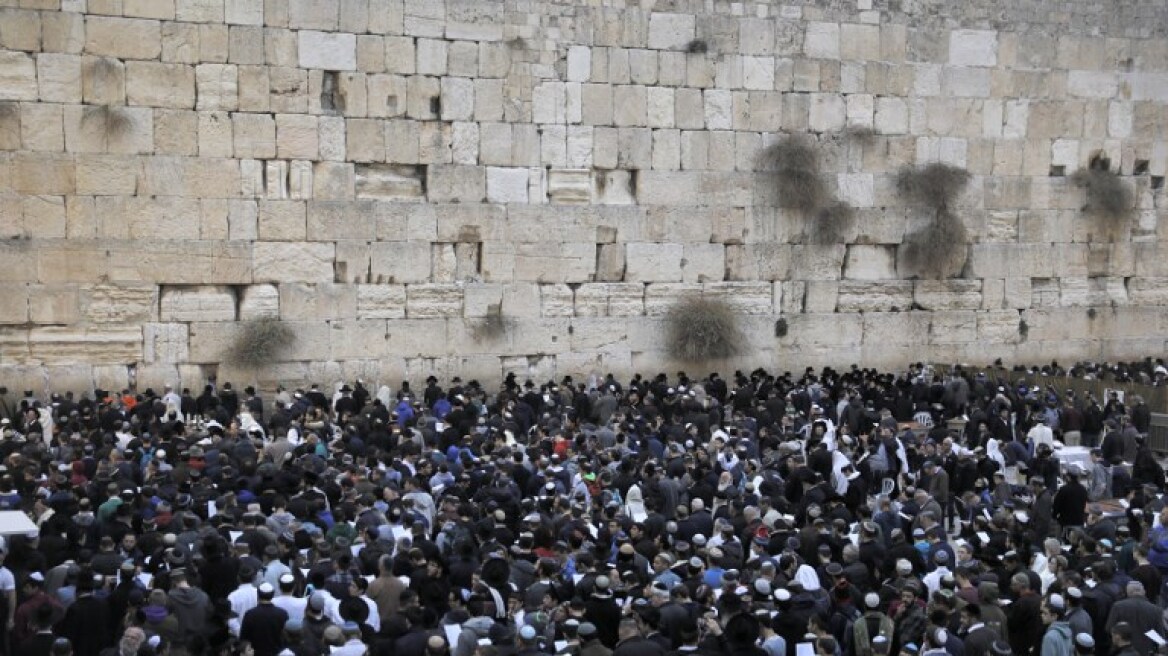 Ισραήλ: Εκατοντάδες πιστοί προσεύχονται στο «Τείχος των Δακρύων» για να βρέξει