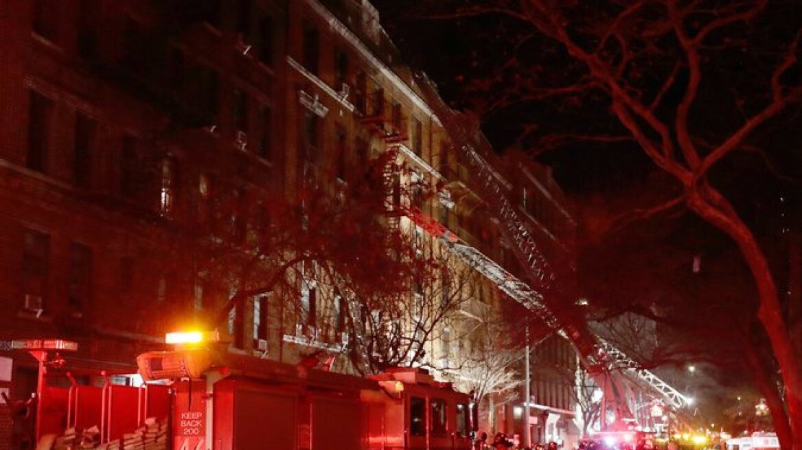 Νέα Υόρκη: 12 νεκροί, ανάμεσά τους και ένα βρέφος, από πυρκαγιά σε πολυκατοικία στο Μπρονξ