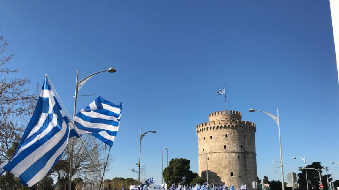 Βίντεο: Οπαδοί του Σώρρα κάνουν πορεία στο κέντρο της Θεσσαλονίκης
