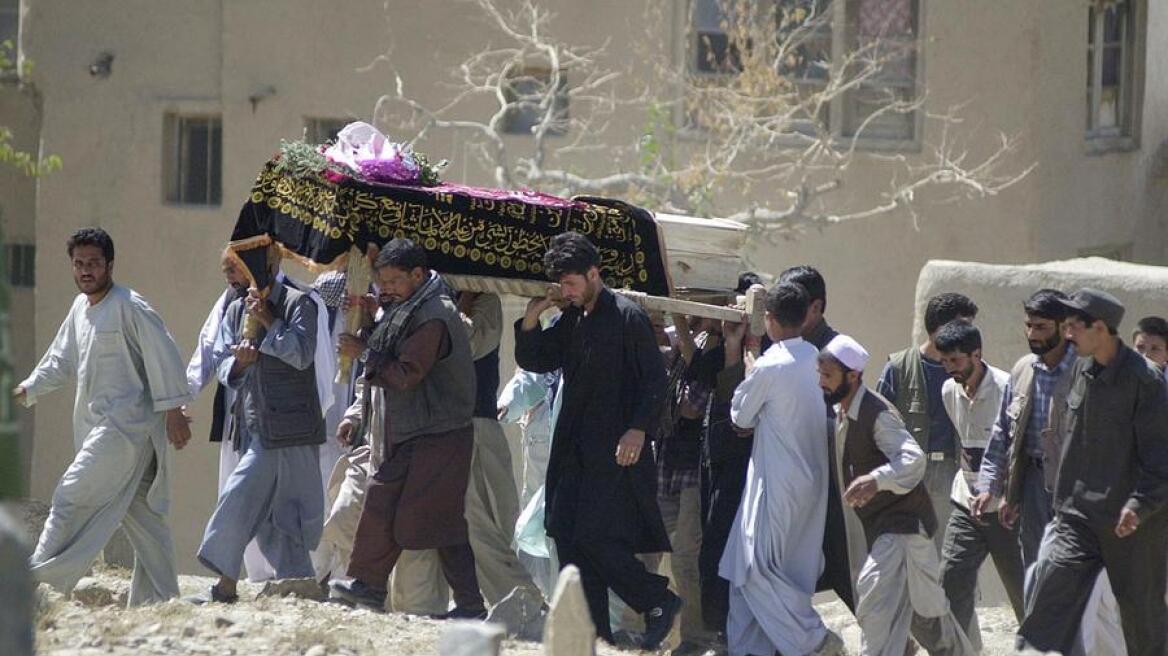 Μακελειό στο Αφγανιστάν: Καμικάζι ανατινάχτηκε σε κηδεία -Τουλάχιστον 15 νεκροί