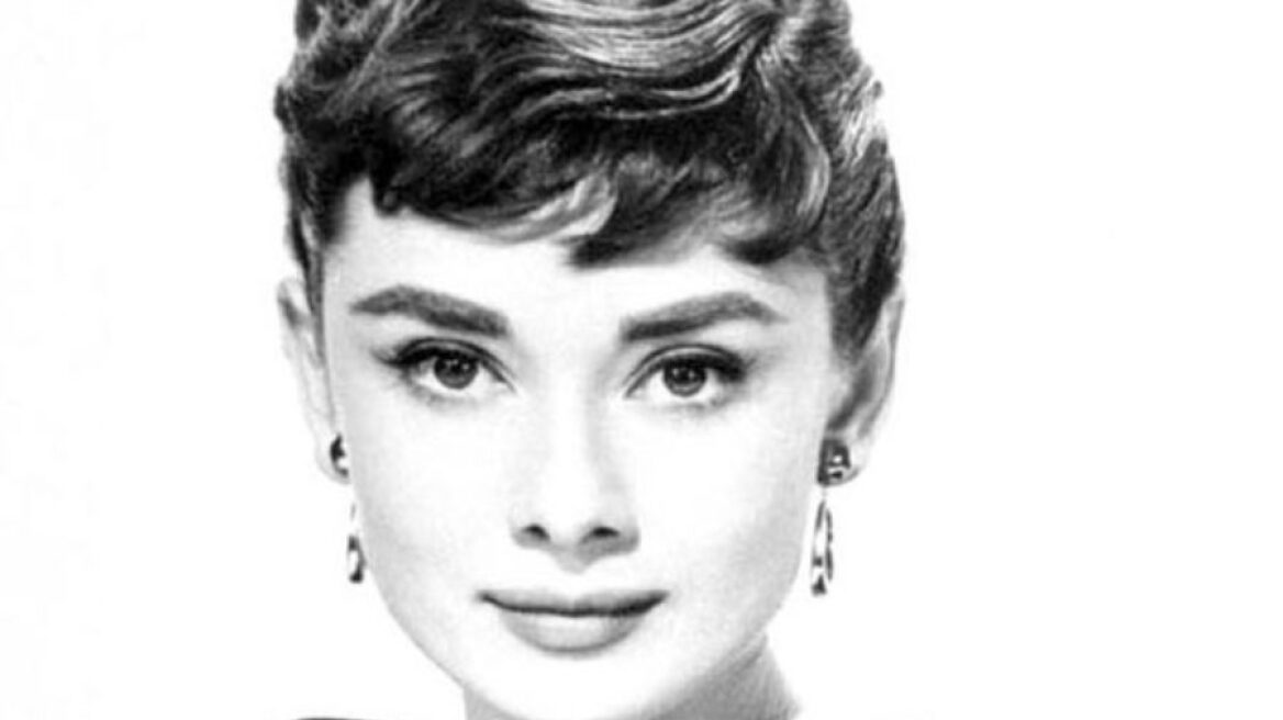Audrey-Hepburn1954-e1525438453826-900x676