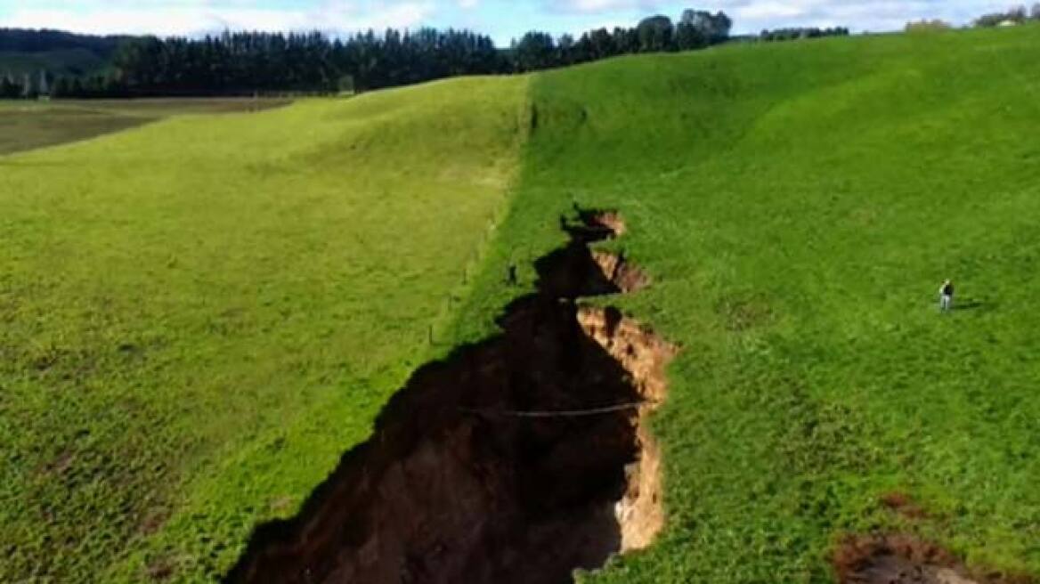 new-zealand-sinkhole-afp-650-2_650x400_51525678204