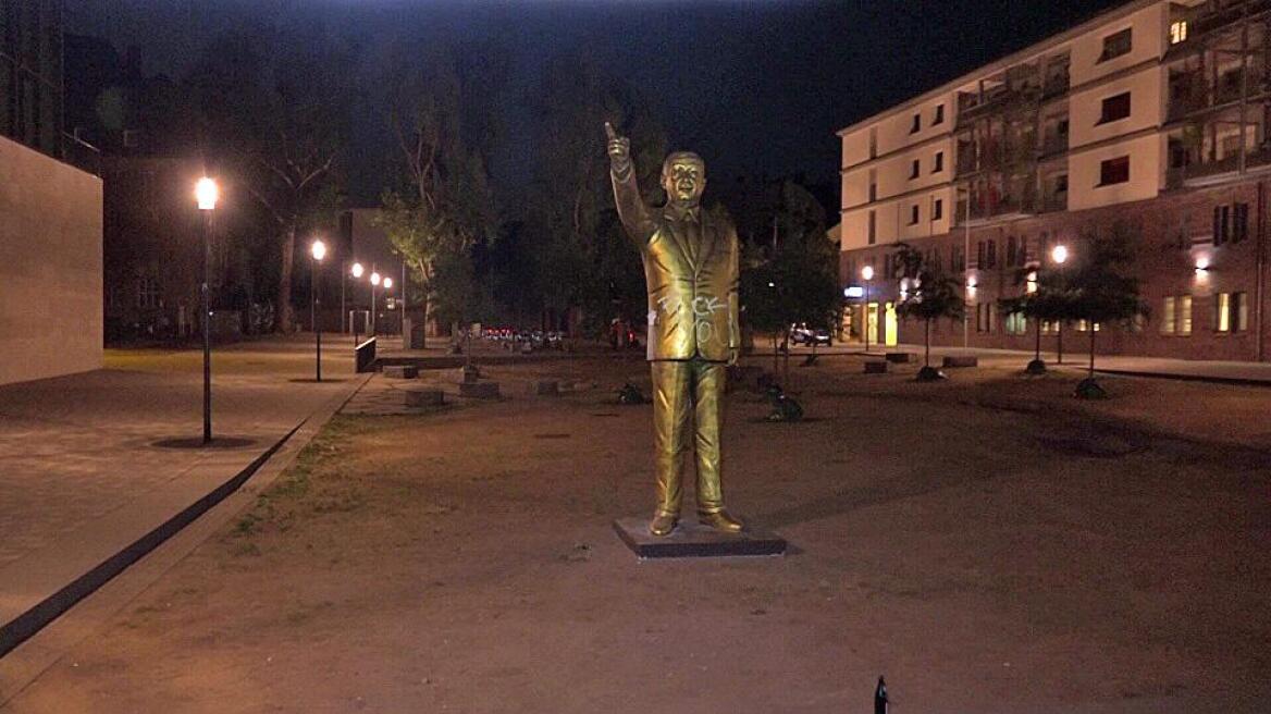 erdogan-statue