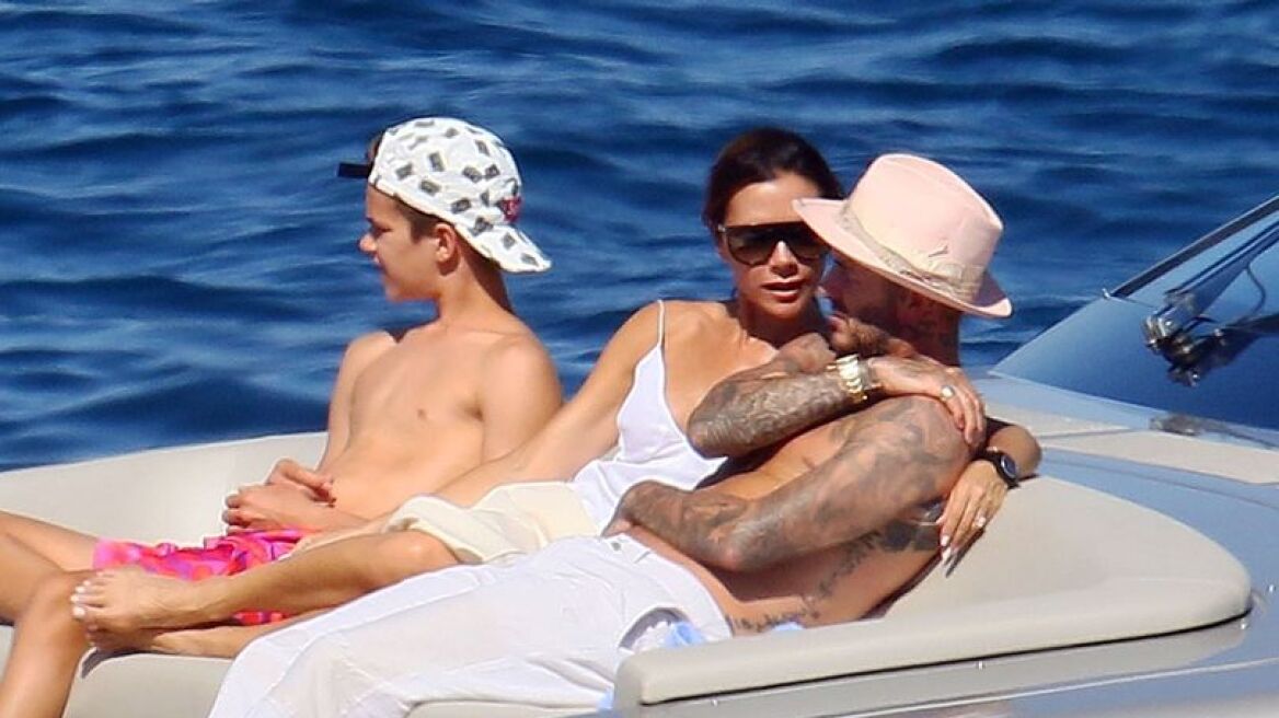 1_PAY-PREMIUM-EXCLUSIVE-The-Beckhams-pictured-relaxing-on-a-yacht-in-the-South-of-France-STRICT-WEB-EM