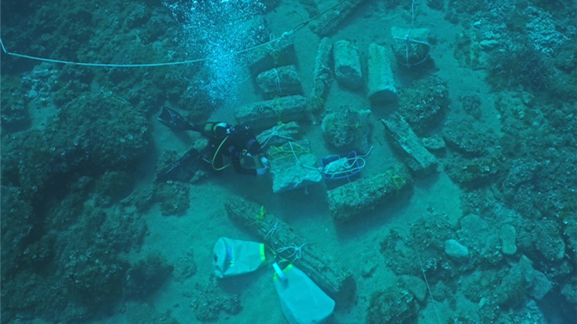 Byzantine-Shipwreck-Sicily-Underwater-Columns-Wide