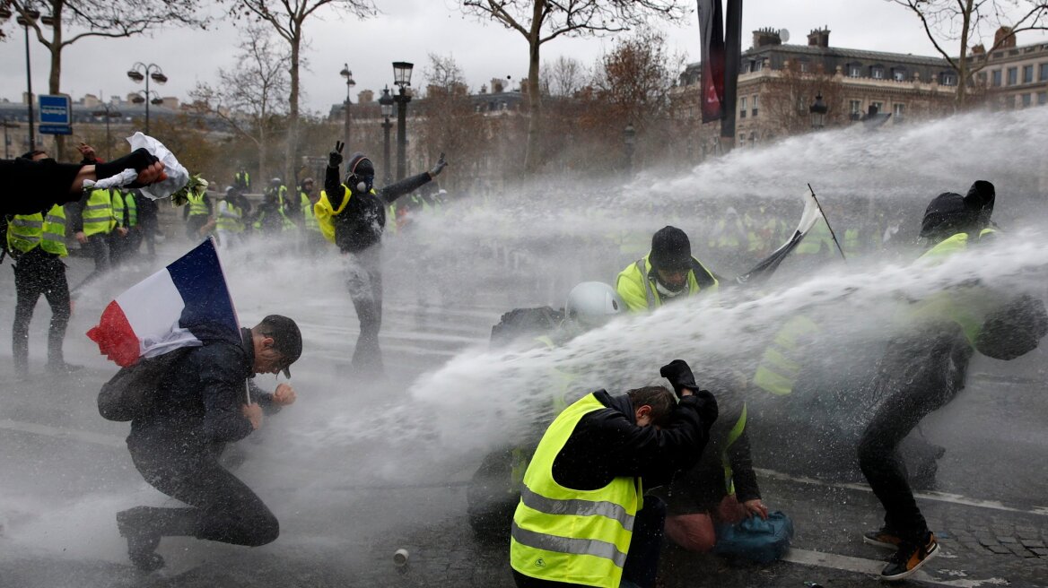 paris-protests-yellow-vests