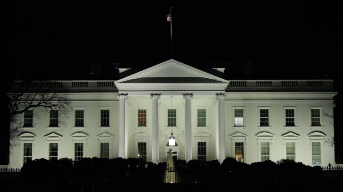 the-white-house-at-night-