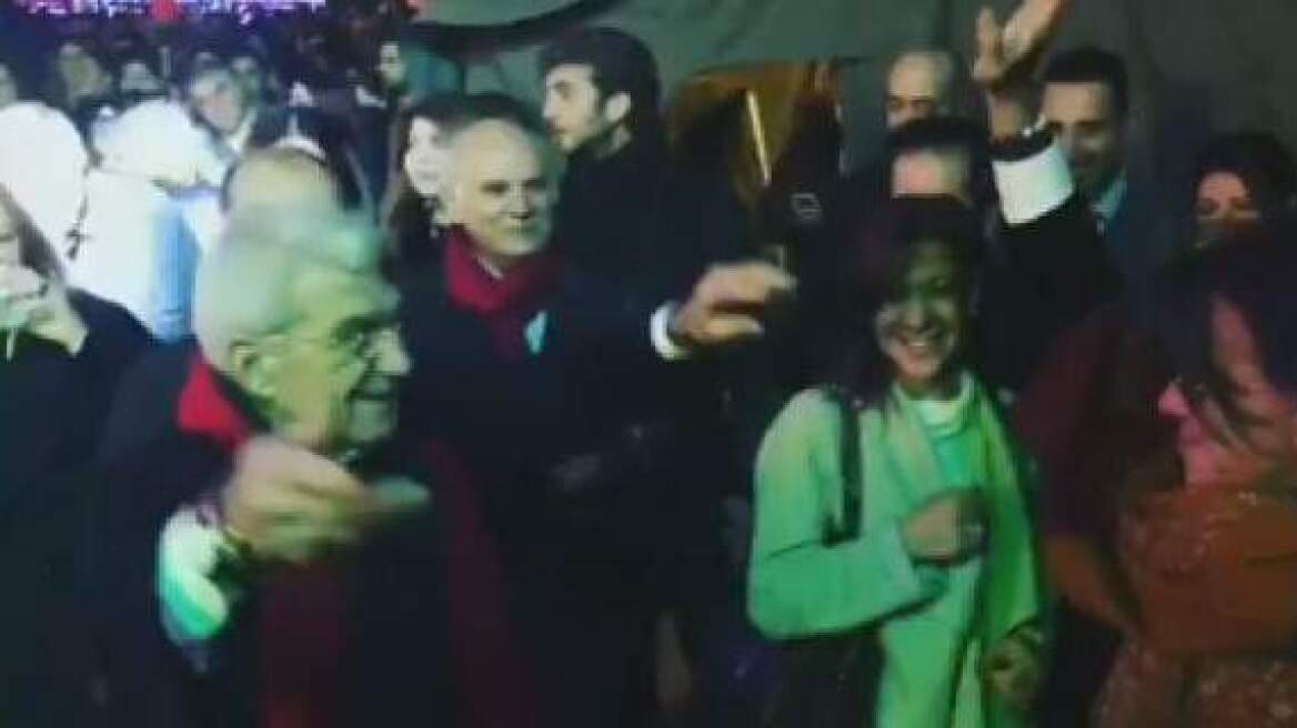 Μπουτάρης - Ψινάκης υποδέχτηκαν με χορούς το 2018 στην πλατεία Αριστοτέλους
