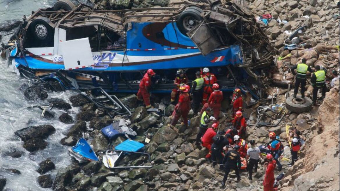 Τραγωδία στο Περού: 36 νεκροί από πτώση λεωφορείου σε χαράδρα