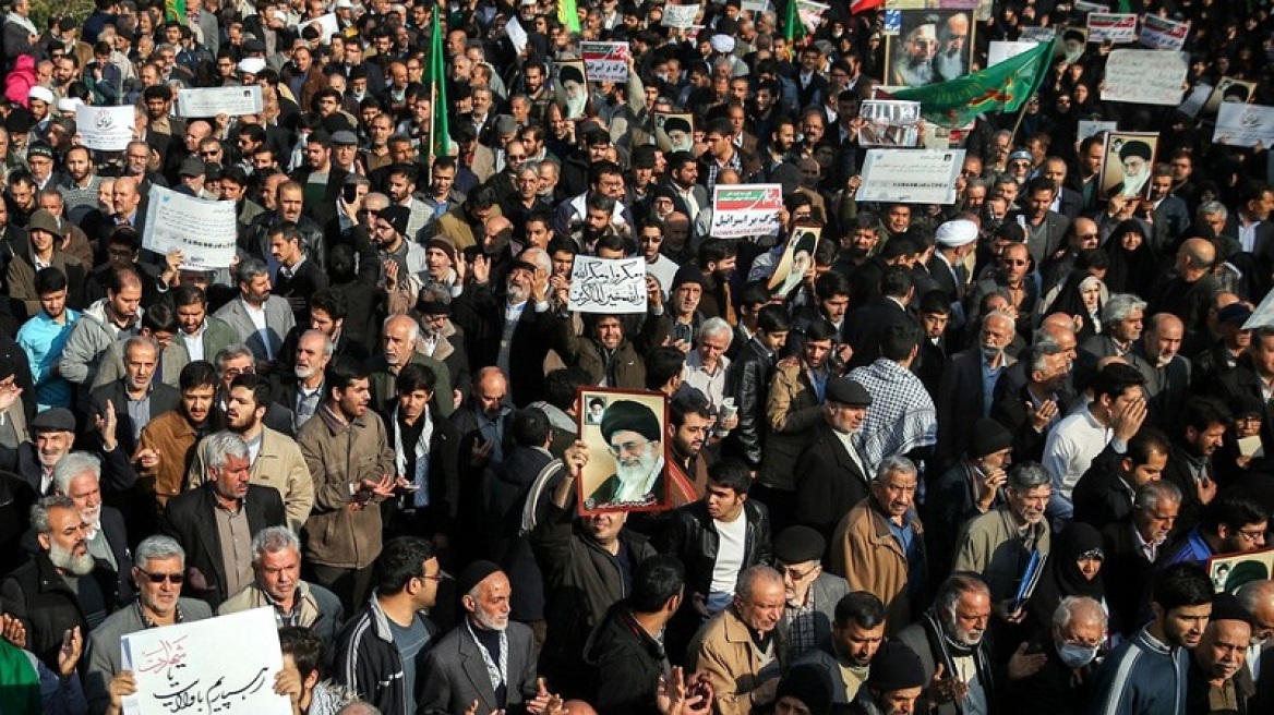Ιράν: Φιλοκυβερνητικοί διαδηλωτές στους δρόμους της Τεχεράνης 