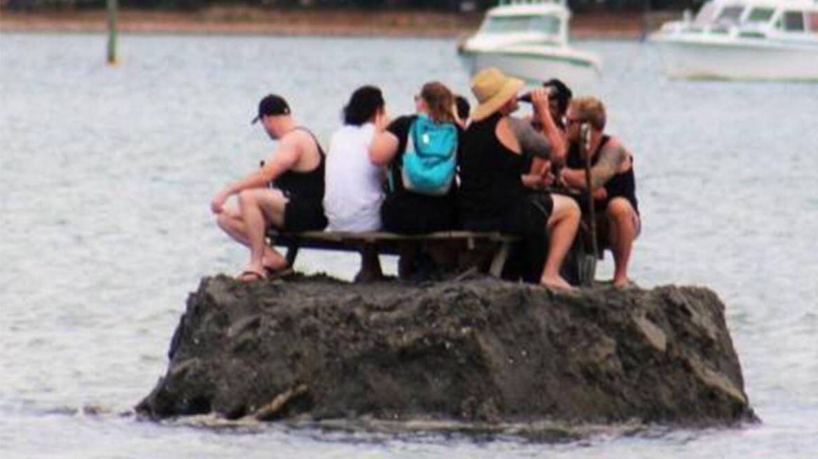 Νέα Ζηλανδία: Έχτισαν νησάκι για να αποφύγουν την απαγόρευση του αλκοόλ στη στεριά