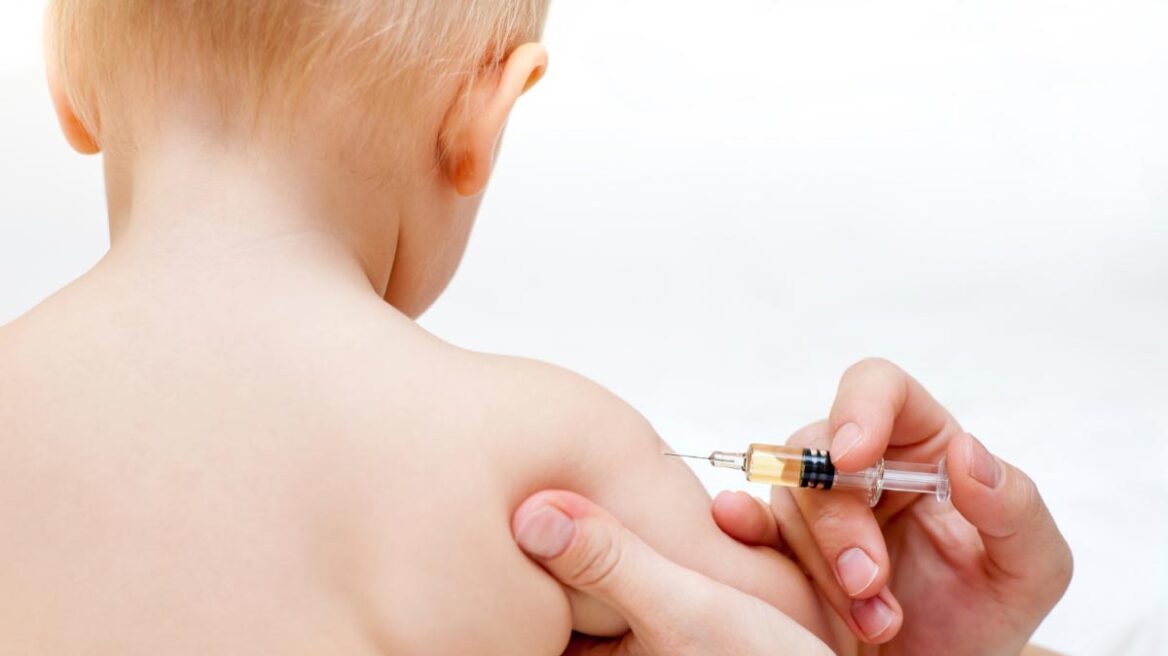 Πώς οι χώρες σε όλο τον κόσμο προσπαθούν να ενθαρρύνουν τον εμβολιασμό 
