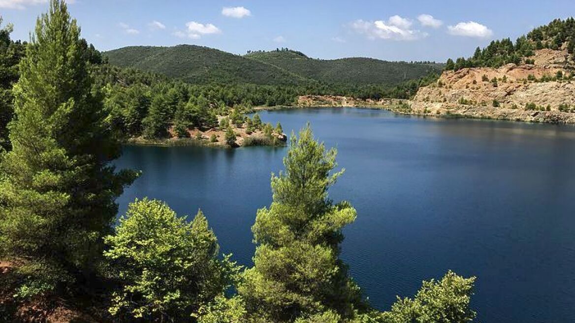 Lakes in place of οld mines in Evia create magnificent Alpine landscape (PHOTOS)