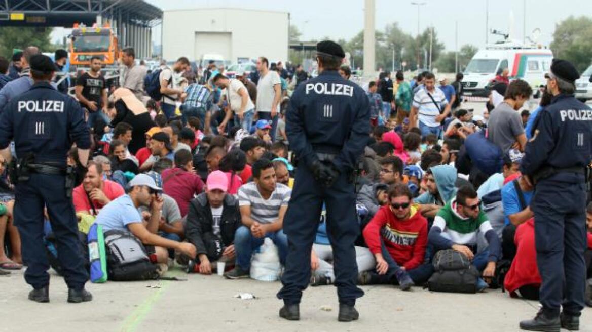 Αυστρία: Πρόσφυγες σε στρατώνες και με απαγόρευση βραδινής κυκλοφορίας