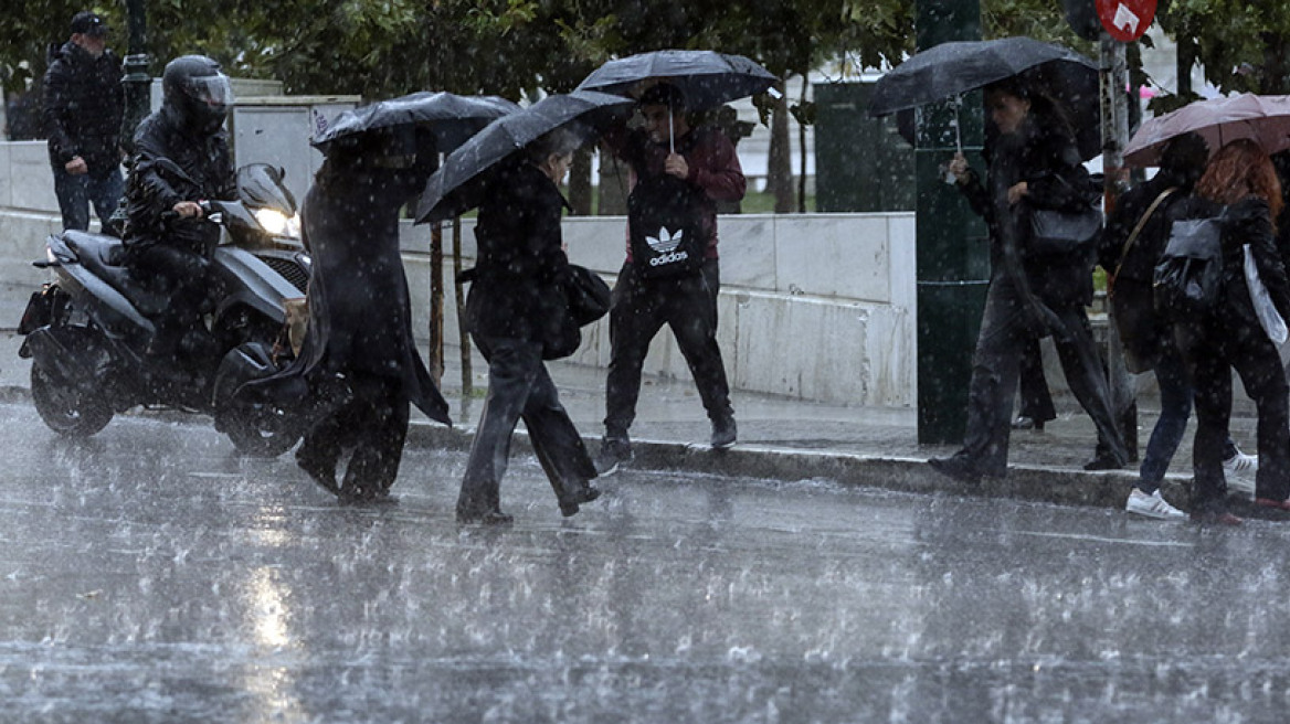 Αγρίεψε ο καιρός: Βροχές, καταιγίδες και χιόνια από την κακοκαιρία-εξπρές