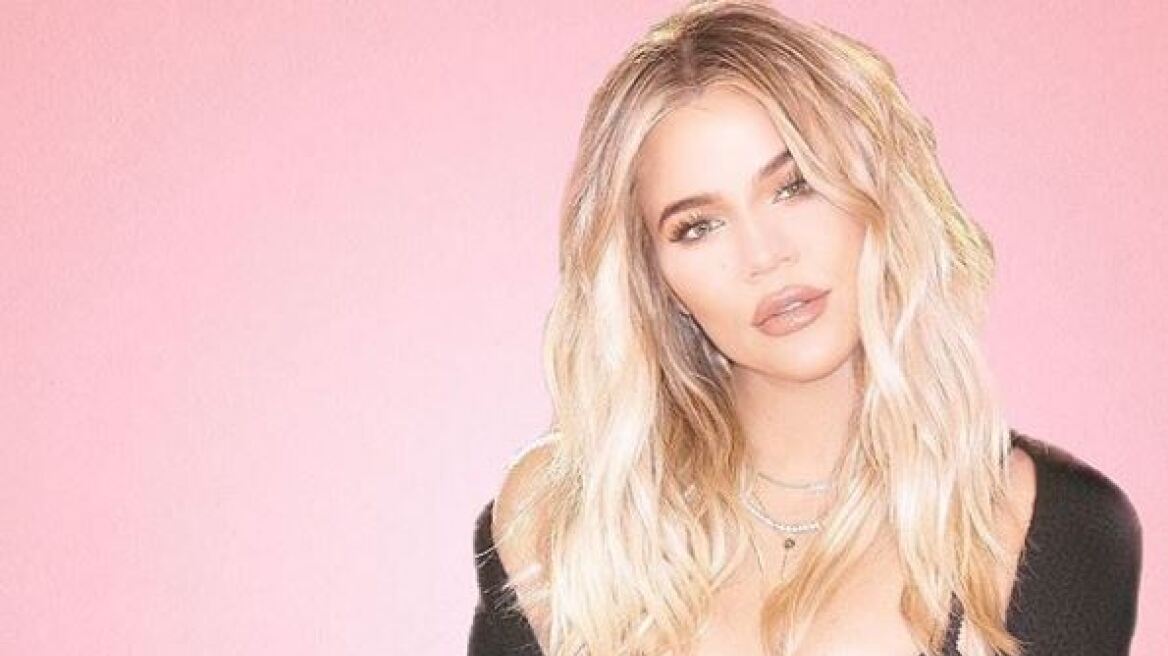 Η Khloe Kardashian δείχνει την κοιλίτσα της και αποκαλύπτει ποιο μήνα διανύει 