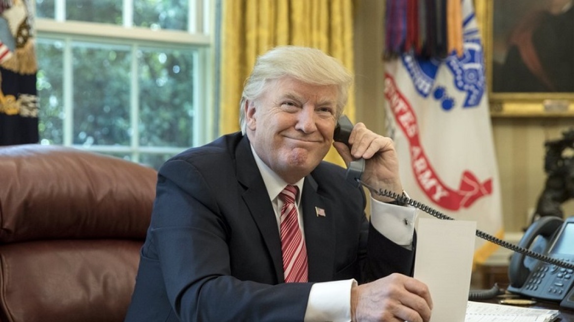 Ο Τραμπ απαγορεύει στους εργαζόμενους να χρησιμοποιούν το κινητό τους μέσα στον Λευκό Οίκο