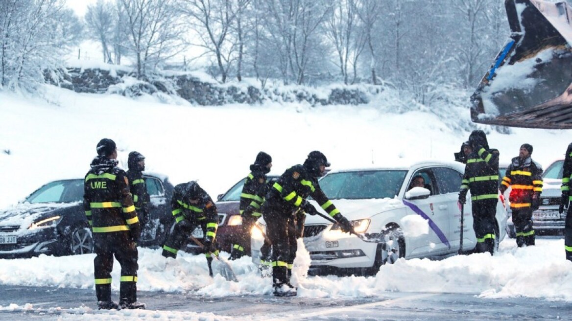 Ισπανία: Διασώθηκαν οδηγοί που είχαν εγκλωβιστεί από εχθές στα αμάξια τους εξαιτίας χιονοθύελλας