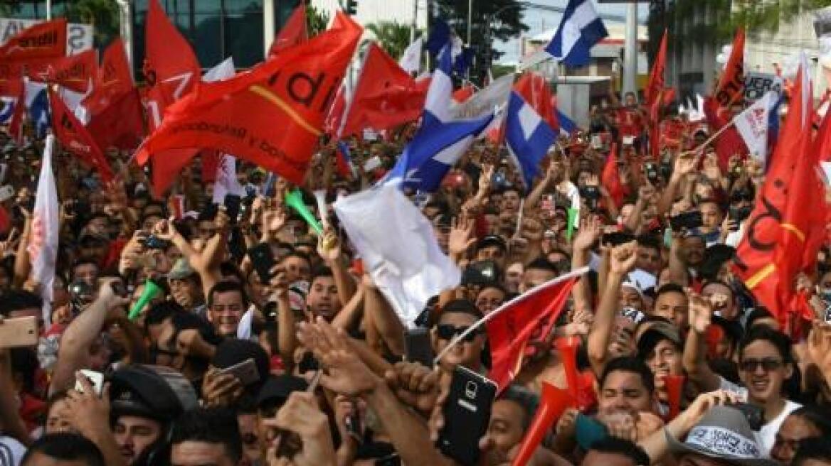 Ονδούρα: Δεκάδες χιλιάδες διαδήλωσαν κατά της επανεκλογής του προέδρου Ερνάντες